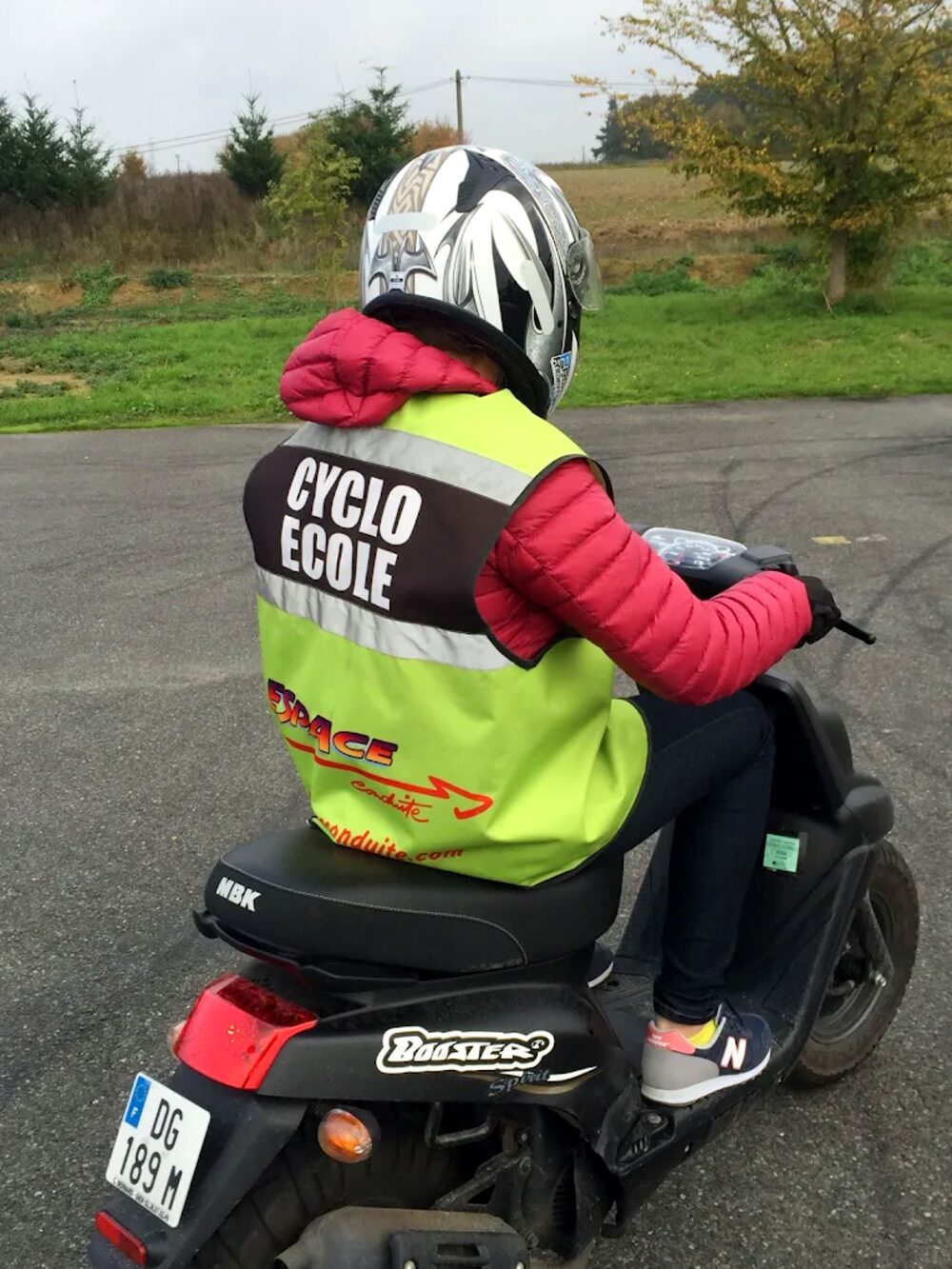 Élève en formation cyclo sur scooter